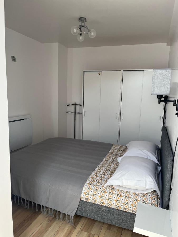 Appartement De La Fontaine A La Tour Du Pin Hyper Centre Parking Prive 外观 照片