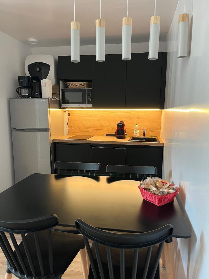 Appartement De La Fontaine A La Tour Du Pin Hyper Centre Parking Prive 外观 照片